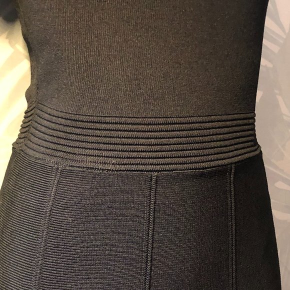 Feminine black dress - Picture 4 of 8